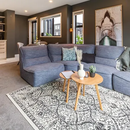 Art Deco 2 Bed By Latimer Square